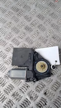 Motoras Macara Stanga Fata Vw Caddy Cod 1k0959793j / 1t0959701d cod 1K0959793J / 1T0959701D