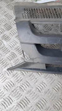 Grila Bara Fata Cu Mic Defect Vw T5 2 0tdi Motor Caac Cod 7e0853653