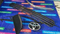 Grila Centrala Bandou Emblema Toyota Avensis 2008