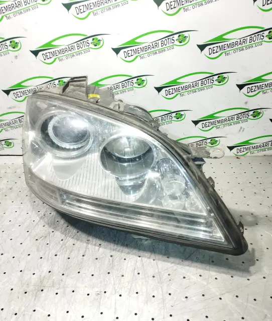 Far Dreapta Cu Xenon Mercedes Benz Ml 2004 