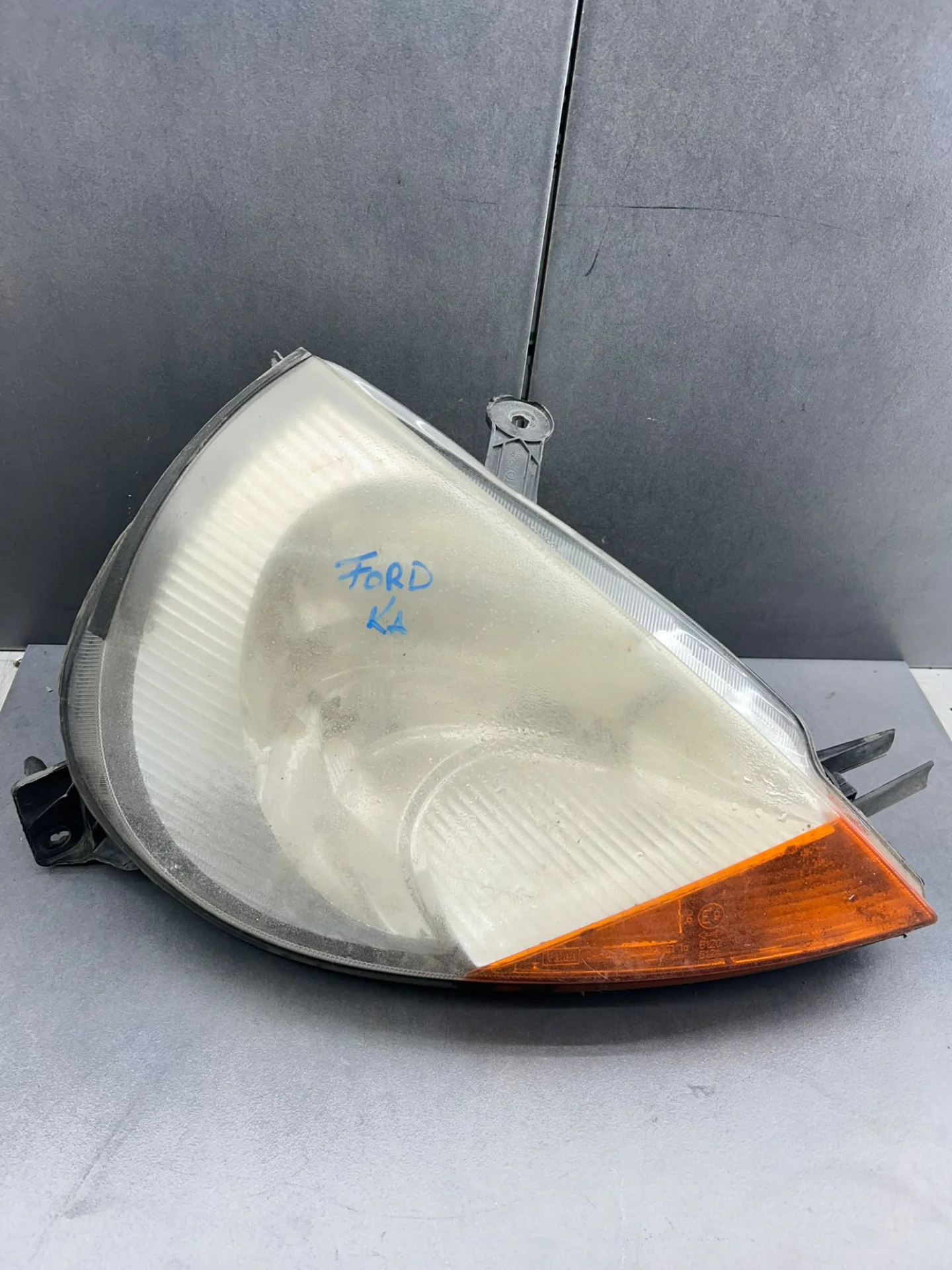 Far Dreapta Ford Ka 2000 