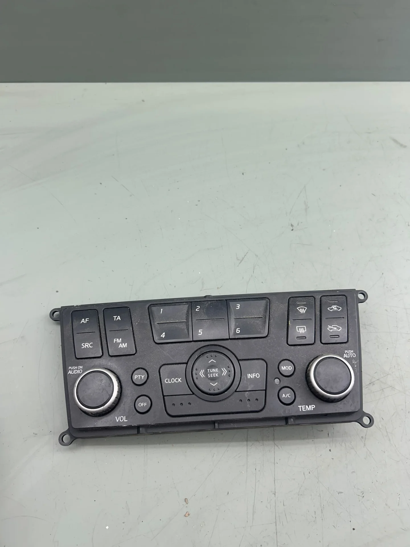 Comanda Audio Si Climatizare Nissan Almera Tino 2003 