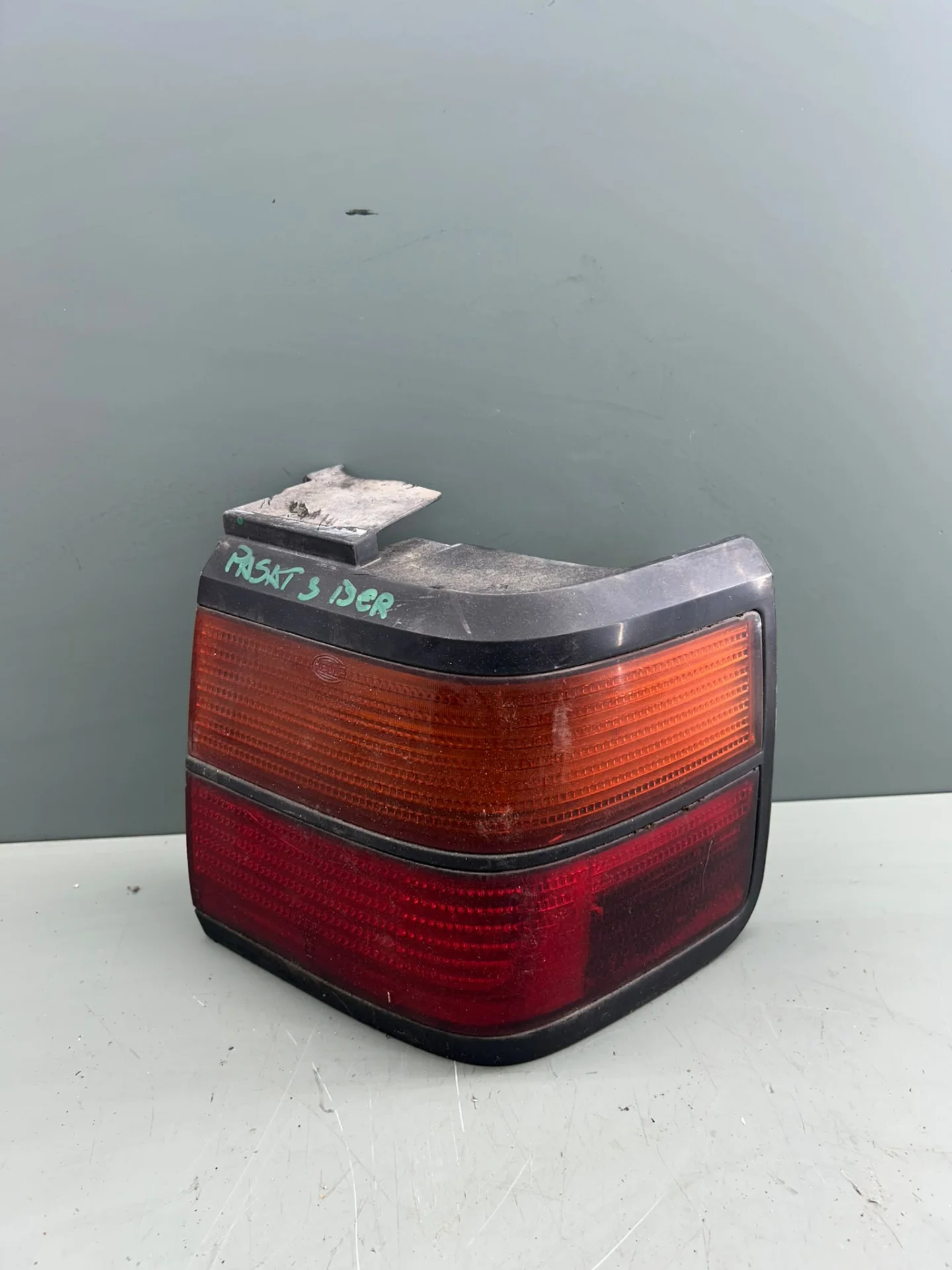 Lampa / Tripla Stop Dreapta Pe Aripa Volkswagen Vw Passat 1991 