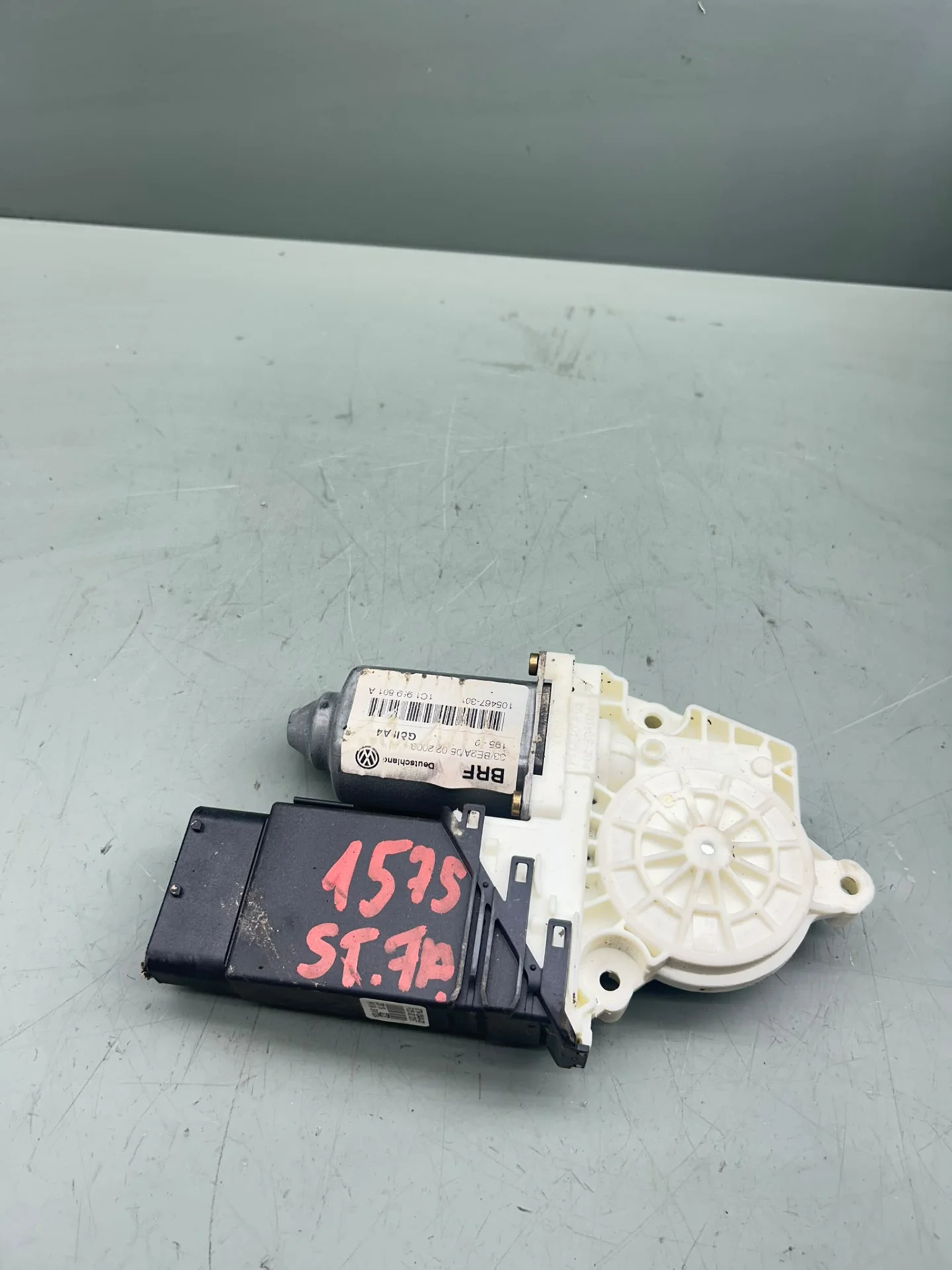 Motoras Macara Geam Stanga Fata Volkswagen Vw Golf 1998 