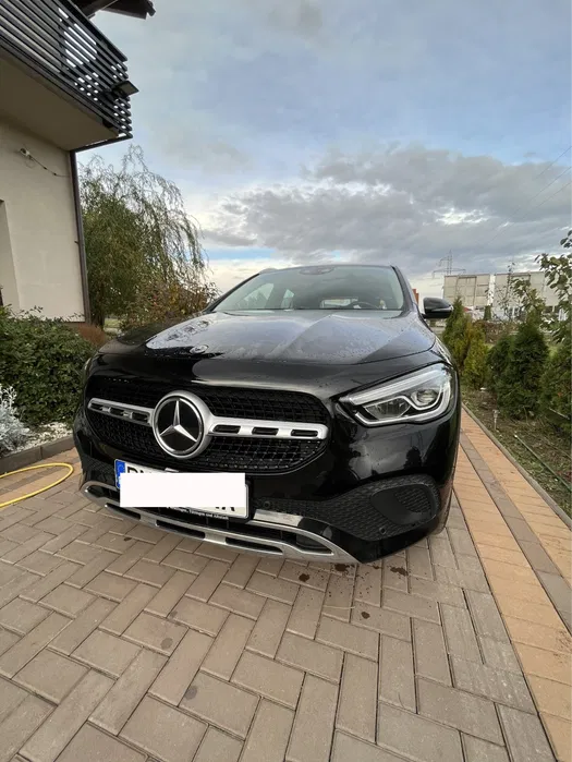 Vand Mercedes GLA 250 Mercedes 4Matic din 2020, avariat in fata, spate, lateral(e)