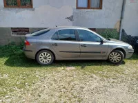 Vand Renault Laguna din 2002, avariat in spate