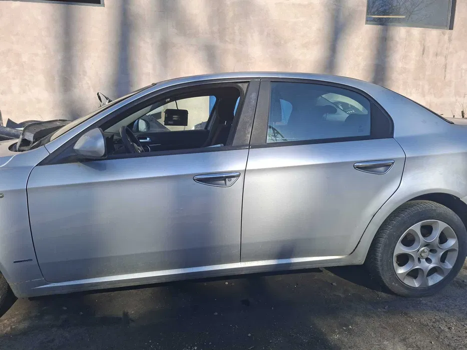 Usa Dezechipata Stanga/dreapta Fata/spate Alfa Romeo 159 2007 