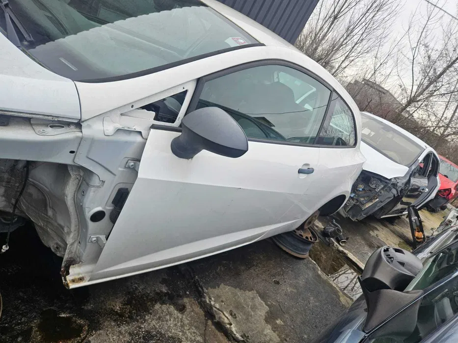 Usa Dezechipata Stanga/dreapta Seat Ibiza 4 2010 Coupe Piese auto în Dej, Cluj Dezmembrari