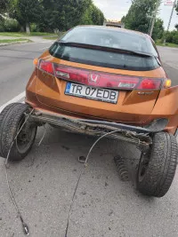 Vand Honda Civic din 2009, avariat in spate