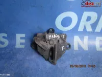 Incuietoare capota fata Toyota Yaris 2002