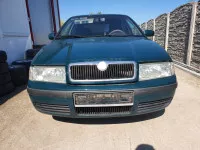 Dezmembrez Skoda Octavia 1 1.6 AVU hatctchback din 2002