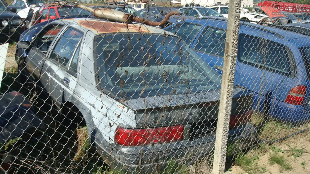 Dezmembrez Chevrolet Corsica 
