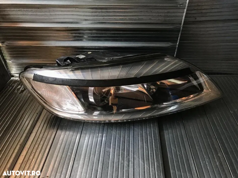 Far Dreapta Audi Q7 4l 2006 2016 4l0941030a Piese auto în Topoloveni, Arges Dezmembrari