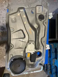 Macara Cu Motoras Geam Usa Stanga Fata Vw Volkswagen Bora 2002 Piese auto în Iasi, Iasi Dezmembrari