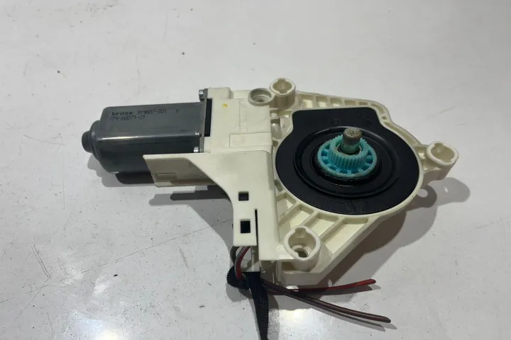 Motoras Macara Geam Dreapta Fata Volkswagen Volkswagen Touareg Generatia 2 7p