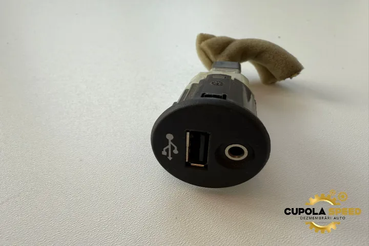 Priza Aux Si Usb Nissan Juke Yf15 [2010 2014] 
