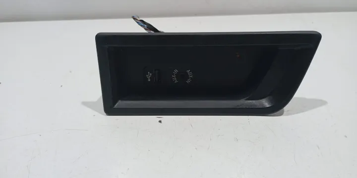 Port Usb/aux 9207358 Bmw Seria 4 F32/f33/f36 [2013 2017] 