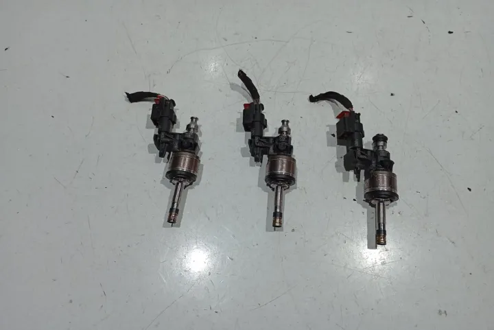 Injector Injectoare 0261500443 Audi Q2 [2016 2020] Piese auto în Suceava, Suceava Dezmembrari