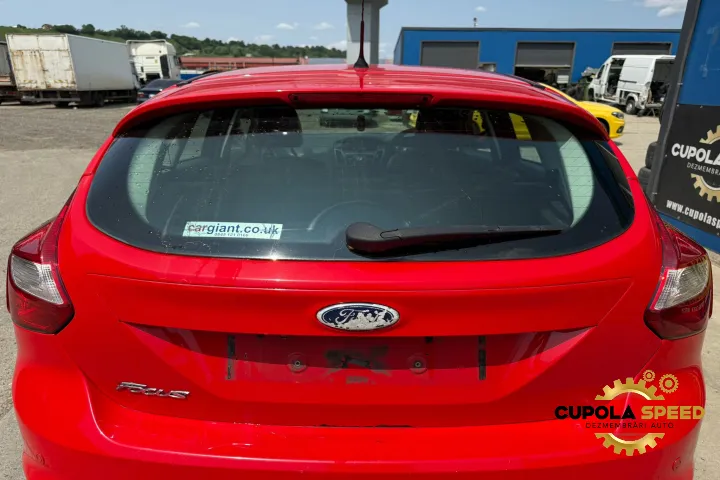 Haion Cu Luneta Culoare Race Red Ford Focus 3 [2011 2015] 2 0tdci 