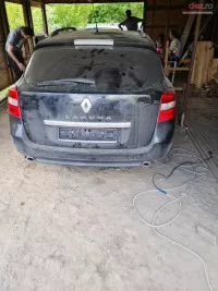 Vand Renault Laguna 3 din 2008, avariat in fata, lateral(e)