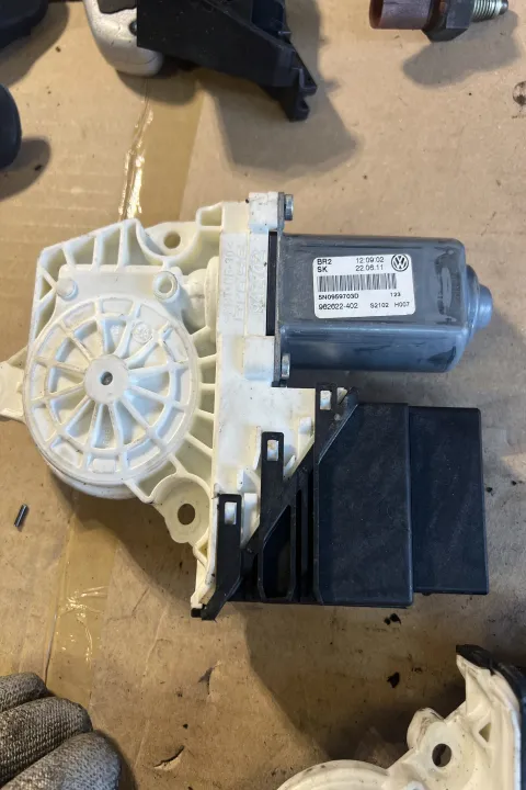 Motoras Macara Geam Spate Stanga Volkswagen Vw Tiguan [facelift] 5n [2011 2017]